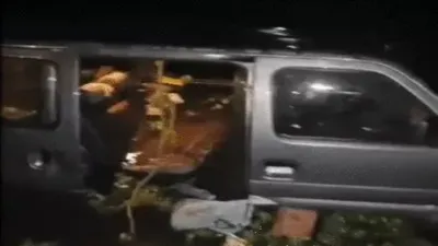 कानपुर देहात में सड़क किनारे तालाब में गिरी वैन, एक ही परिवार के चार सदस्यों की मौत