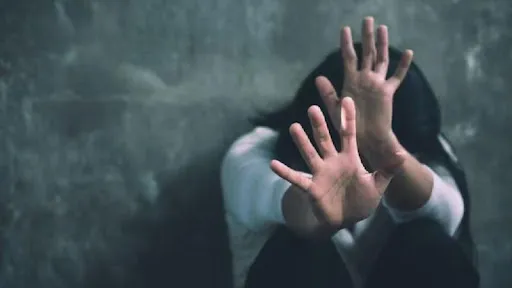 इंदौर में डॉक्टर पर दंपत्ति को बंधक बनाने, दुष्कर्म और नवजात बच्चा छीनने का आरोप