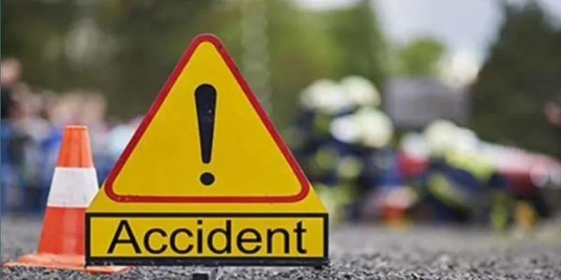 Hamirpur News : बारात जा रही वैन को ट्रक ने मारी टक्कर, दूल्हे के भाई समेत 4 की मौत