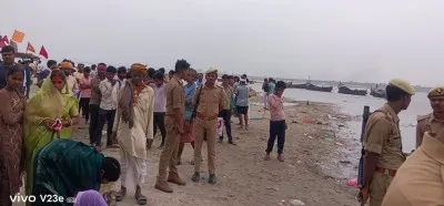 Ballia News: गंगा में मुंडन संस्कार के दौरान चार लोग डूबे, तलाश जारी