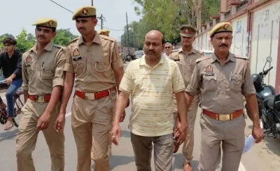 Azamgarh News: 51 लाख के अनियमित भुगतान मामले में जिला समाज कल्याण अधिकारी गिरफ्तार
