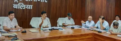 डीएम ने 25 विभागीय एजेंडों की समीक्षा की, लंबित मामलों पर जताई नाराजगी, कई अधिकारियों के वेतन रोकने के निर्देश