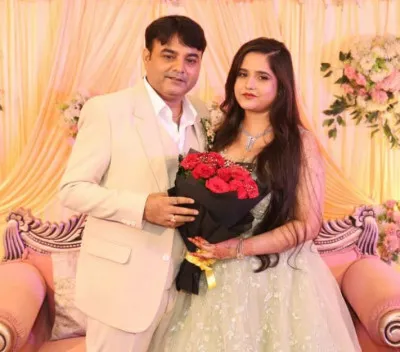महोबा में दो PCS अफसरों की प्रेम कहानी ने लिया शादी का रूप, चित्रकूट में हुई सगाई